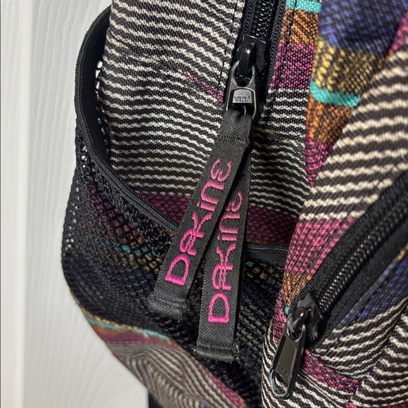 Dakine Large Multicolor Unisex Striped Backpack with Padded Back and Straps - Picture 3 of 13